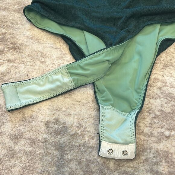Not ours to keep Marilla Elegant Green Long Sleeve Bodysuit small - Picture 7 of 10